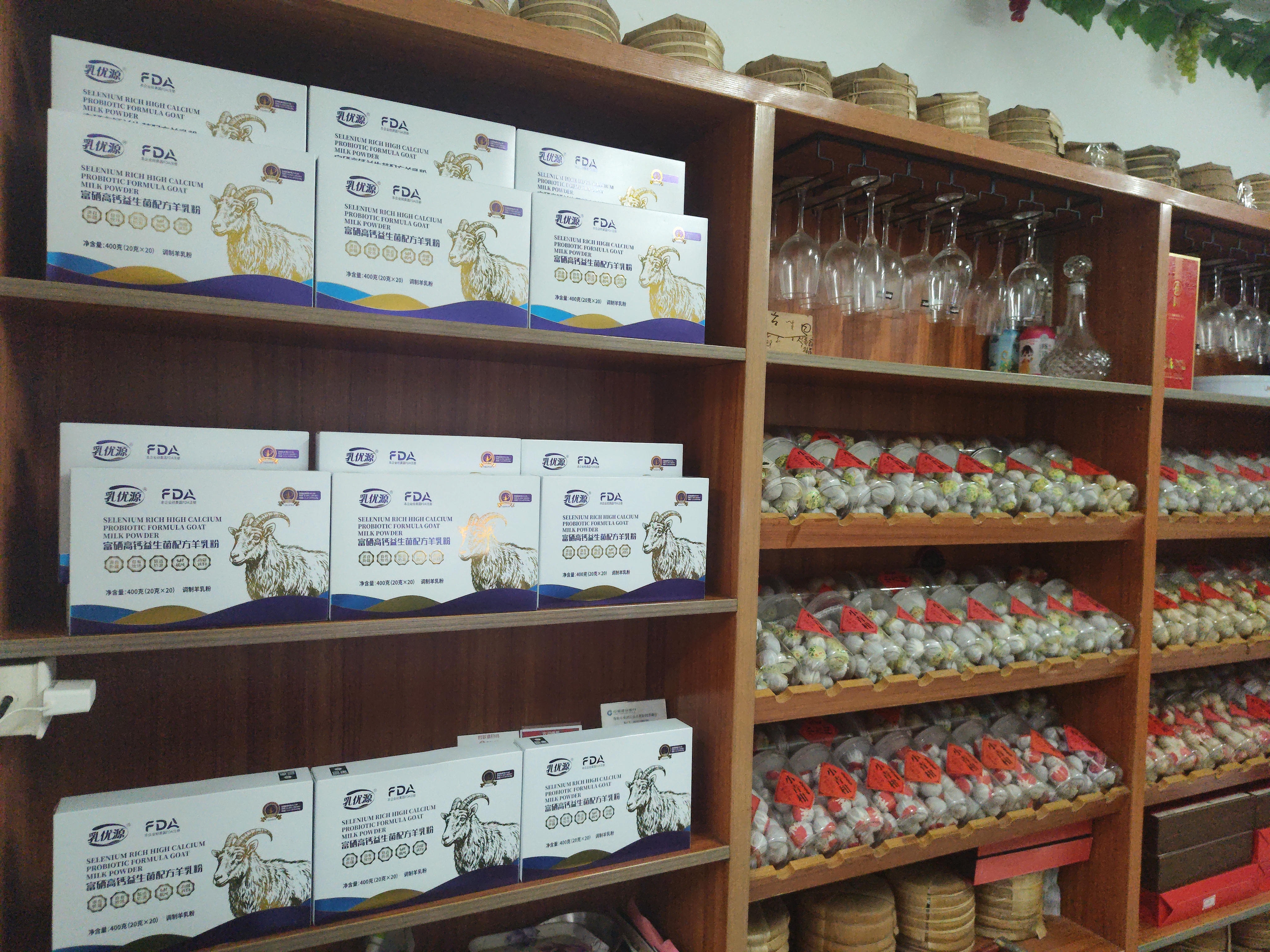 茶叶店老板娘成功嫁接＃于王氏 老板娘眼光独到[强] 一听目前只占中国市场的1% 直接加足马力全力开干 配图