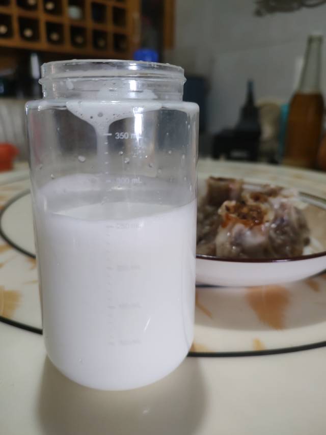 1杯羊奶=3杯牛奶🥛，分子小接近‬母乳 牛性奶‬寒，羊奶性温 脾胃虚寒‬和体弱人的‬多喝羊奶 配图