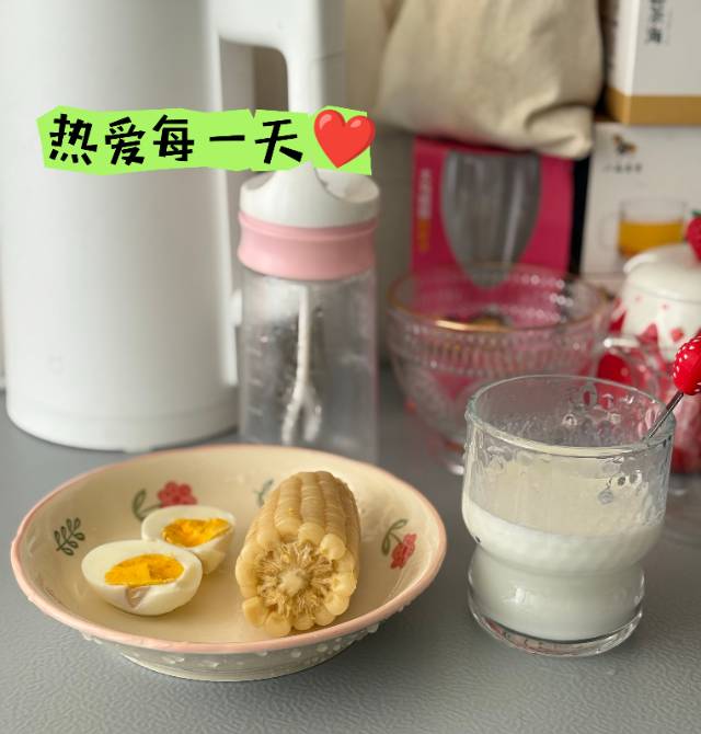 每一天都值得用心对待，让羊奶成为你的健康伴侣！ 每一口都是对身心的温柔滋养 ，高蛋白、易吸收，让能量 配图