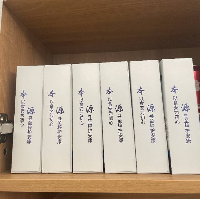 朋友把全家人的牛奶换成了羊奶！ 因为羊奶更适合我们的体质！！！ 配图