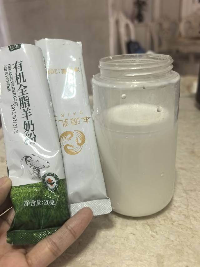哈哈，味道好极了！！！ ​ ​不用担心羊奶粉口感不好，现在的除膻味技术已经很棒了！！！ 配图