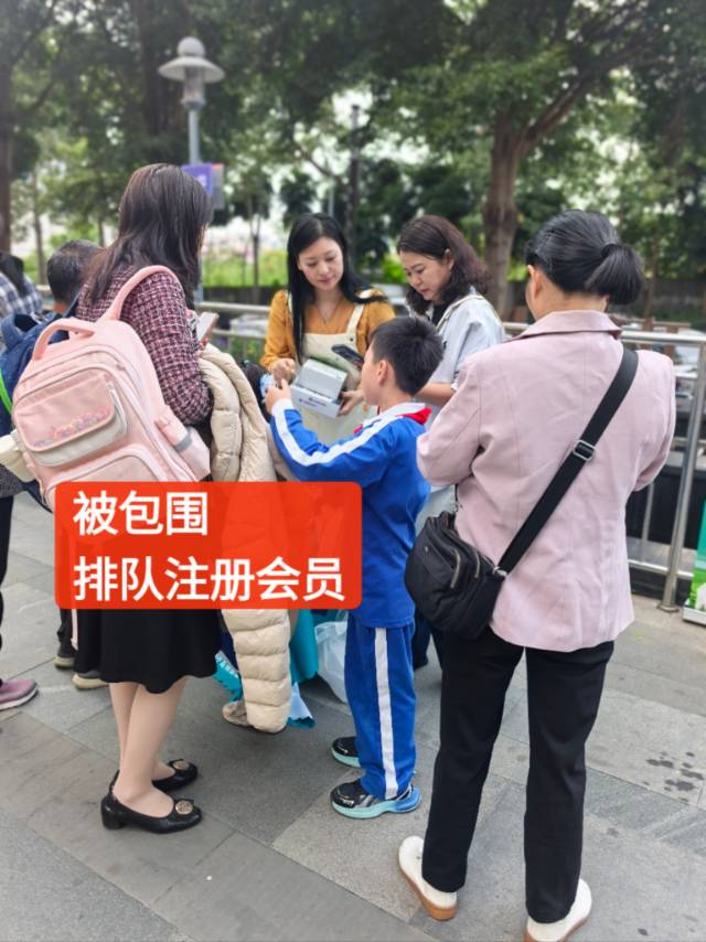 我们羊奶线下太受欢迎了 一波接一波 ​ ​排队注册会员，一次又一次被围观，真的太火爆了，很多都有喝过 配图