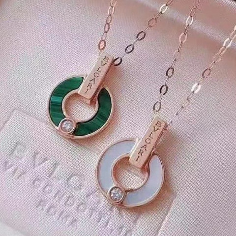 周六福 孔雀石吊坠