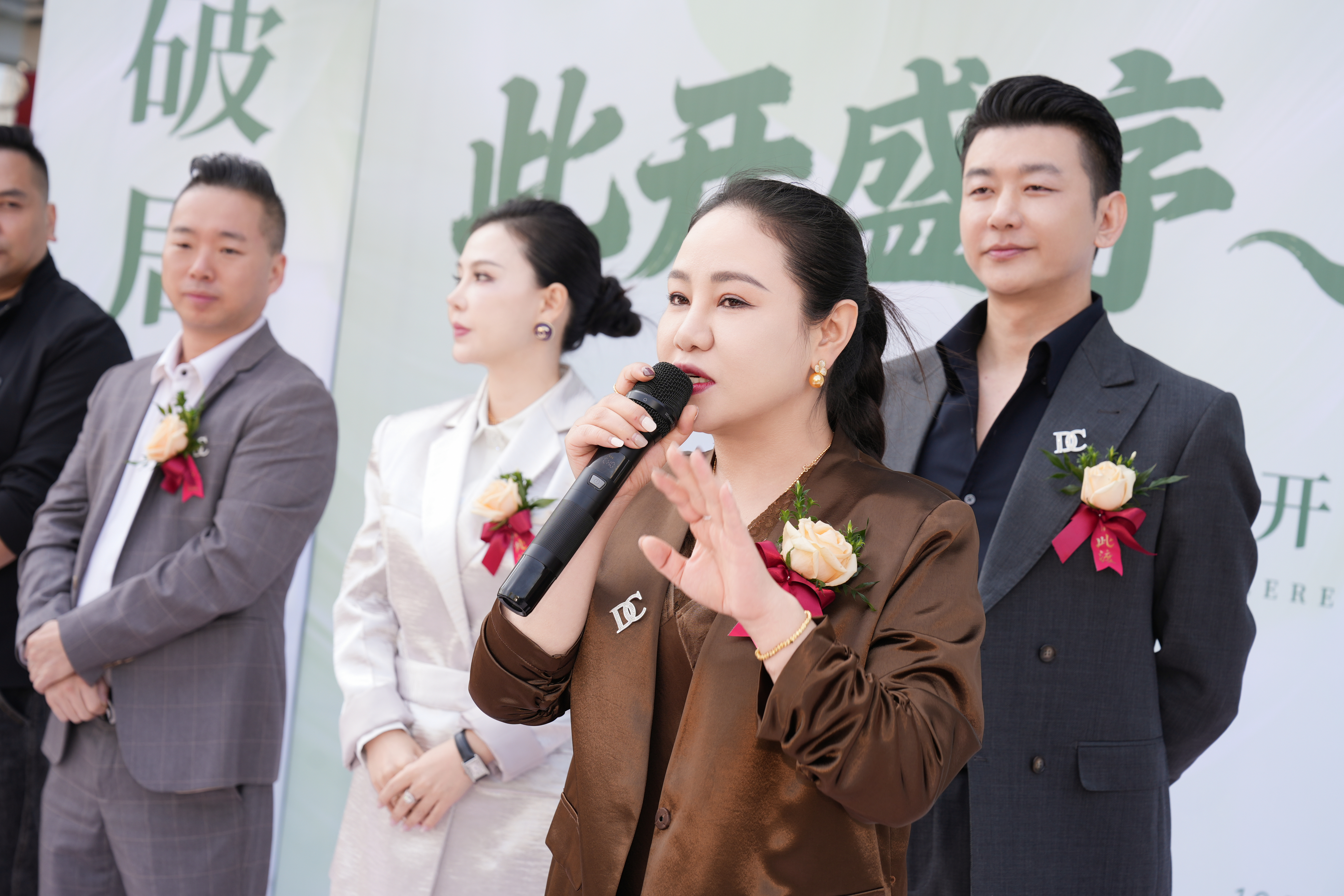 【开业大吉・剪彩盛典】 此渡酒业 正式启幕 以酒为媒 以心相交 ❤️ 诚邀八方来客 共赴一场醇香之约 配图