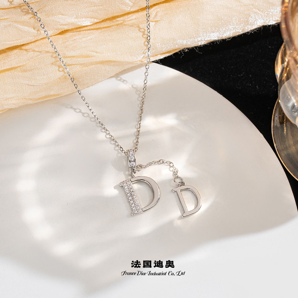法国迪奥【D字流苏】项链全球限量发行款颗颗钻石点缀满字母D知性优雅气质大方