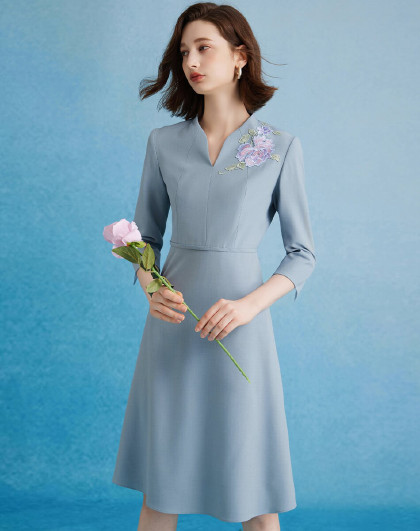 沐兰轻奢优雅喜婆婆轻礼服连衣裙春秋款重工贴花刺绣中长款宴会服