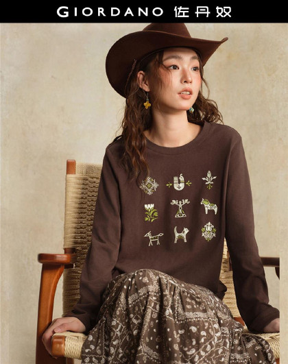 设计系列春季游牧风复古图案刺绣T恤轻盈柔软时尚百搭圆领女针织